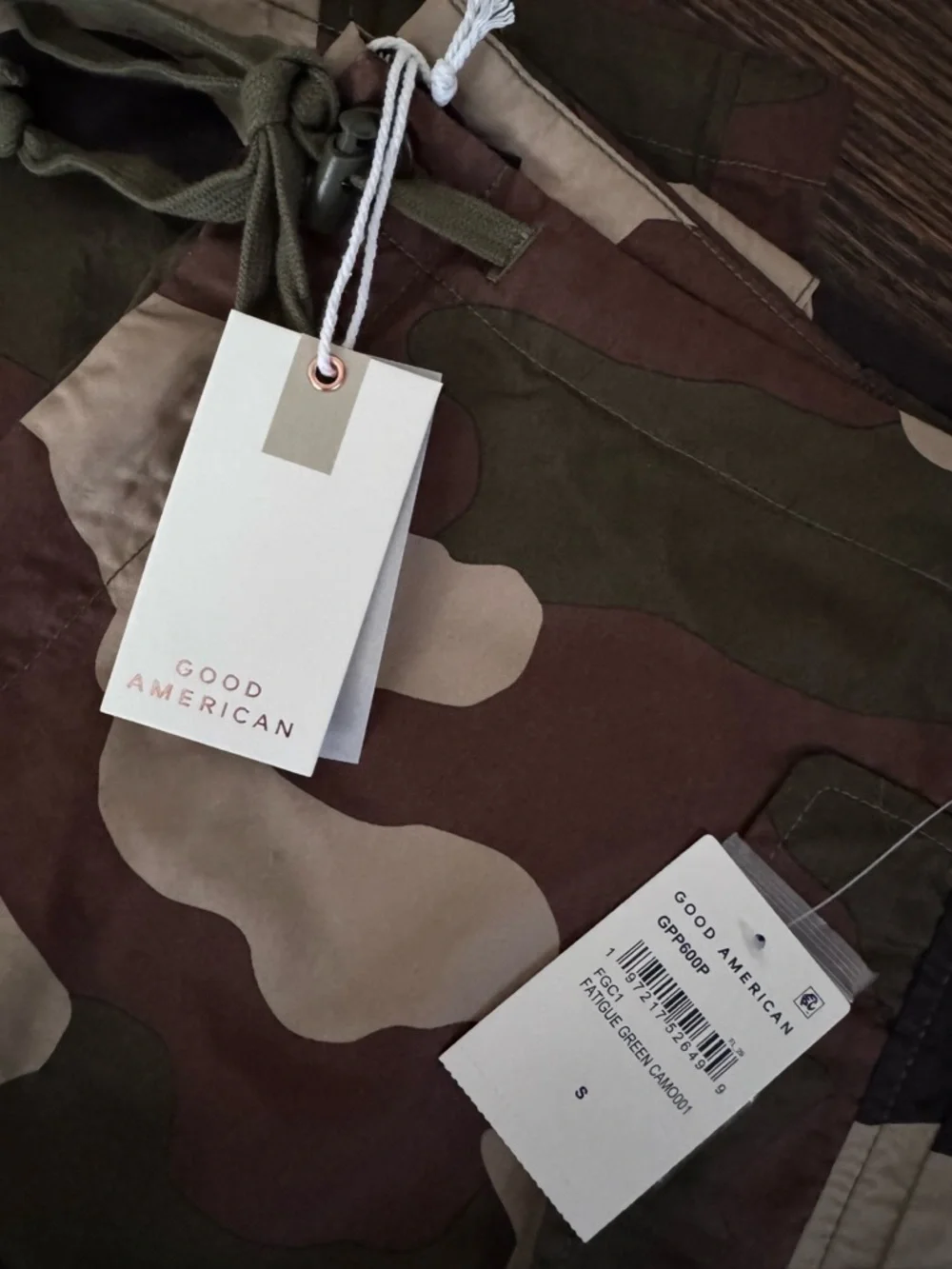 Good American Parachute Pant in Fatigue Green - Picture 2 of 3